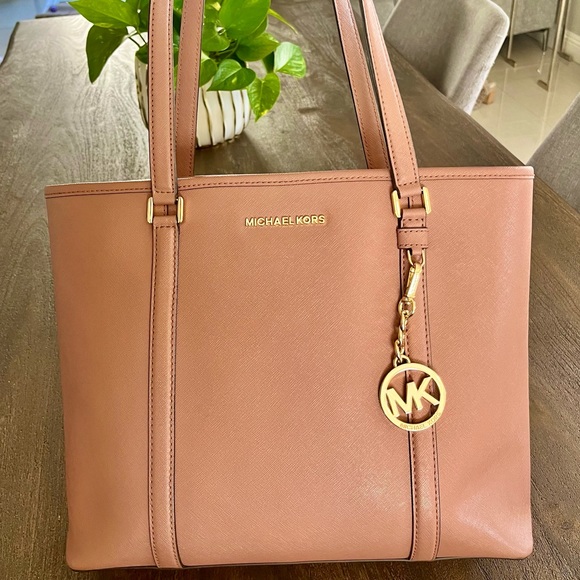 Michael Kors Jet Set Leather Tote in Powder Blush - Picture 3 of 12